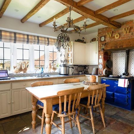 Blounts Court Farm Bed & Breakfast Devizes Exterior photo