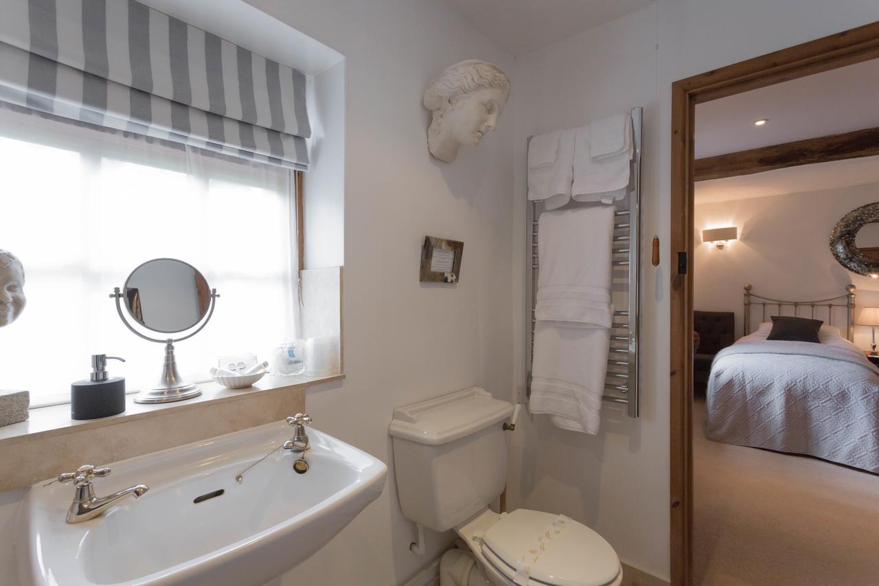 Blounts Court Farm Bed & Breakfast Devizes Exterior photo